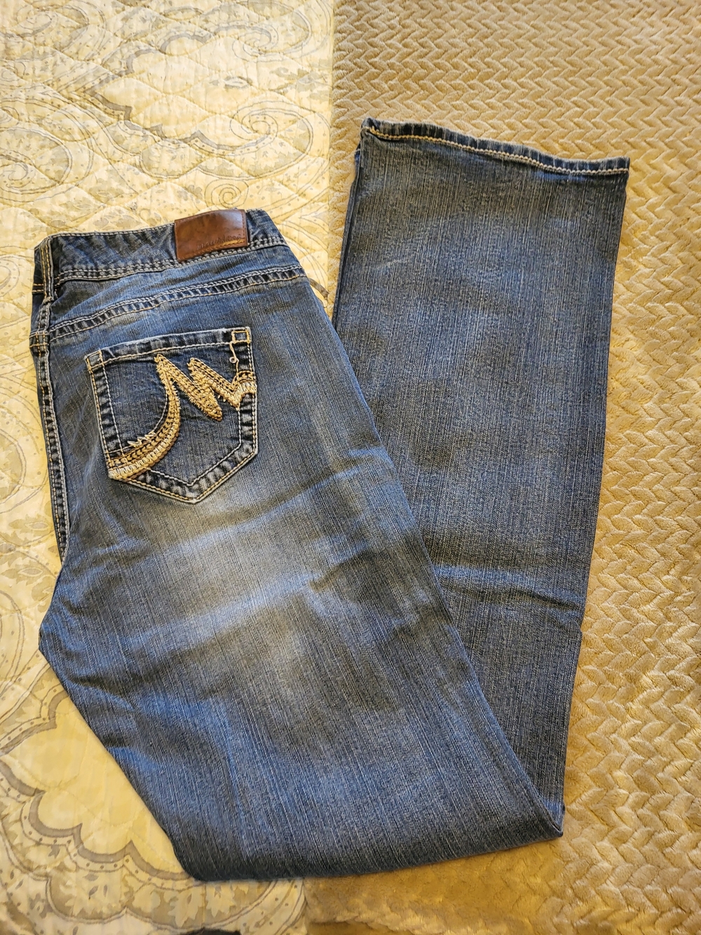 Woman's Blue Embroidered Pocket Jeans